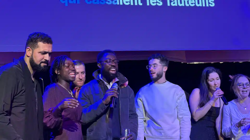 Karaoké live pour animation de séminaire d'entreprise sur Paris et partout ailleurs par l'orchestre Smart Music.